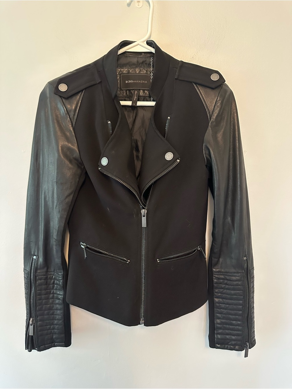 BCBGMAXAZRIA Ava Leather Sleeve Moto Jacket Black Size Medium M Zipper Edgy